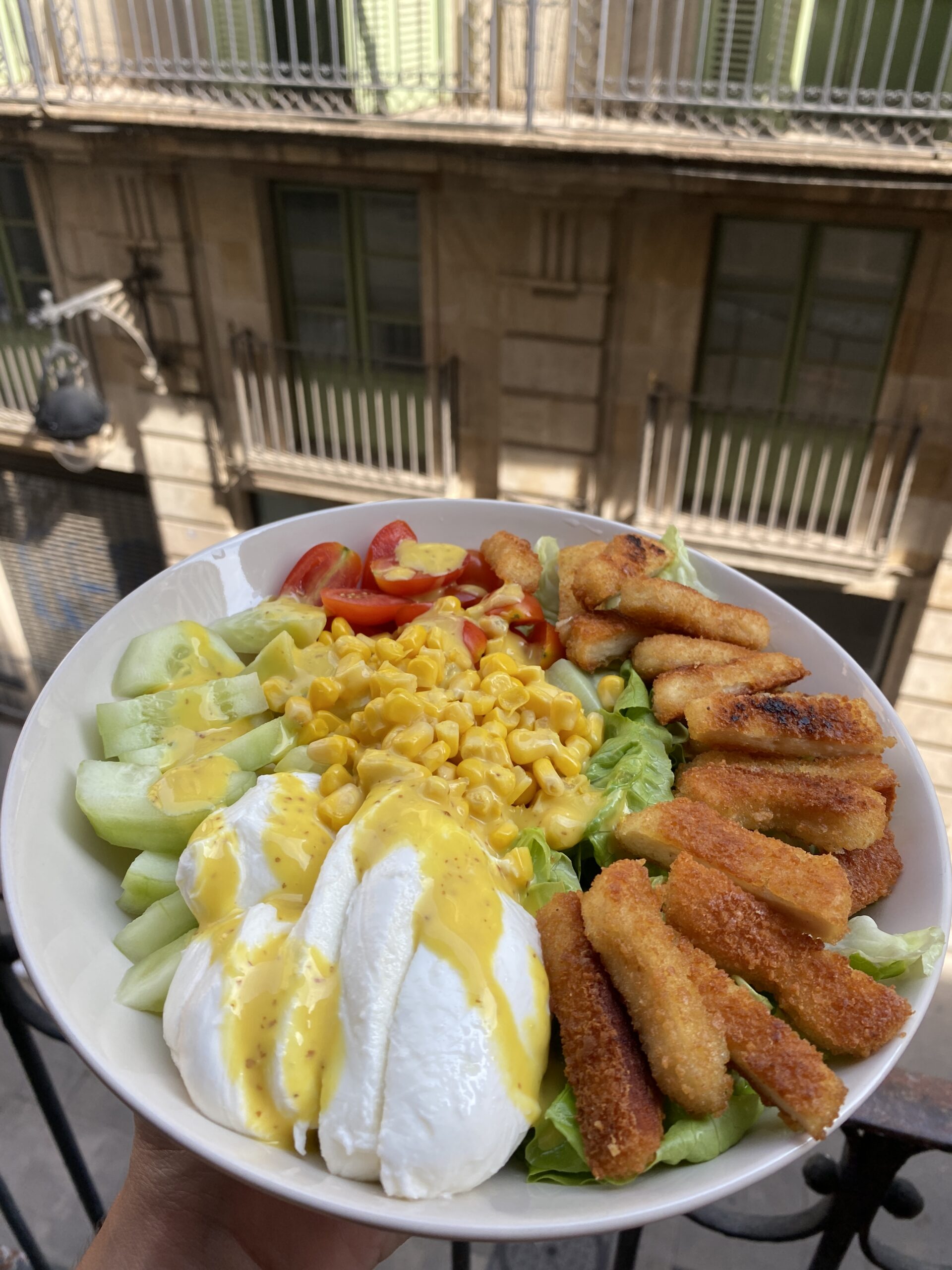 Salad with chicken stripes
